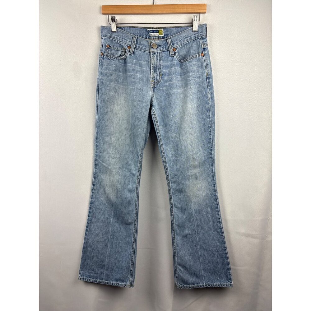 Women’s Old Navy Size 4 Short Light Blue Jeans with a Green Thread Stitch